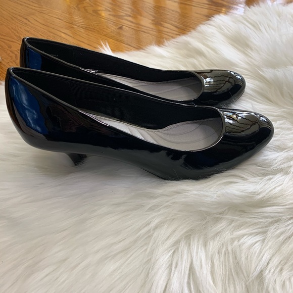 Easy Street Women Passion Dress Pump Black Patent - Picture 6 of 8